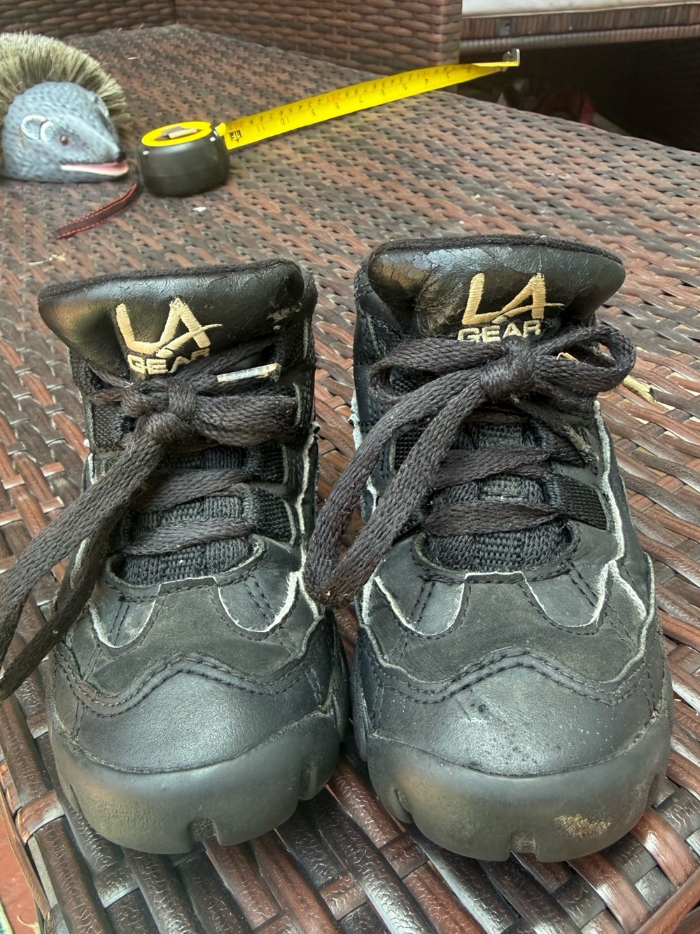 Vintage 1990s LA gear toddler size 9 Kids Black Athletic Sneakers
